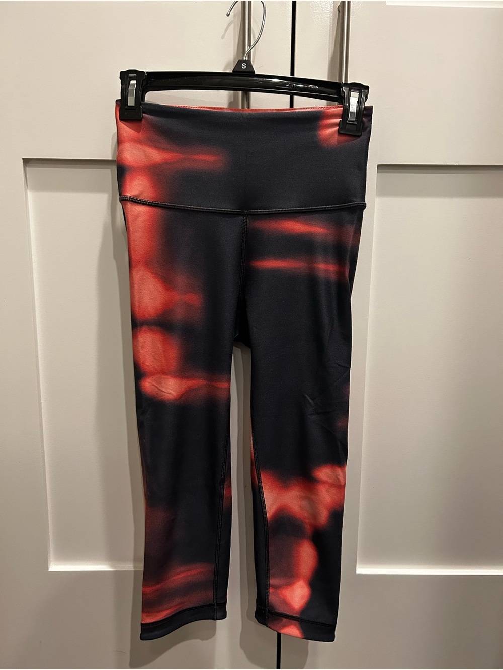 Peloton Reversible Charcoal and Coral Black Capri Active Leggings